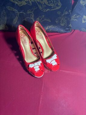 Seychelles Women’s Red Pinup Wedges With White Laces Size 7